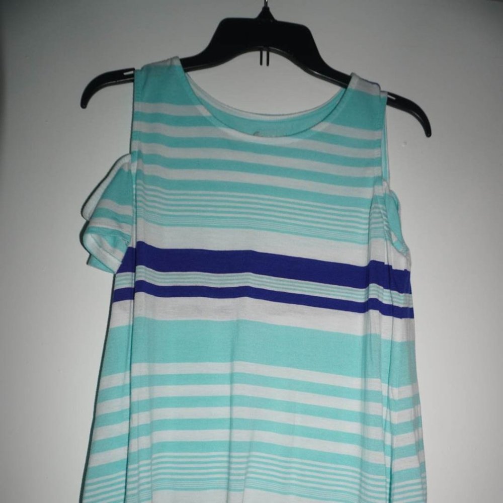 Cold shoulder top
